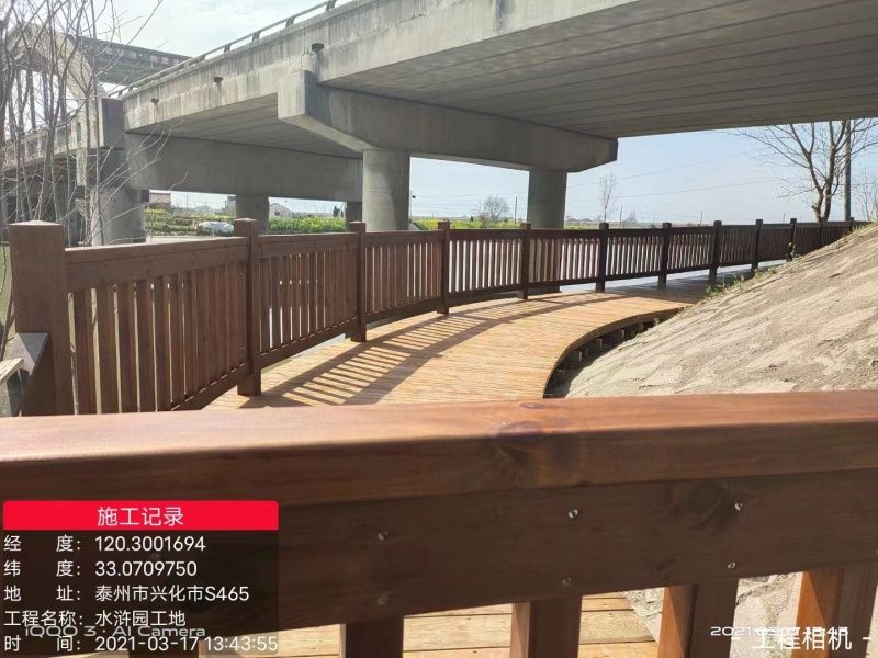 河邊木棧道，護(hù)欄